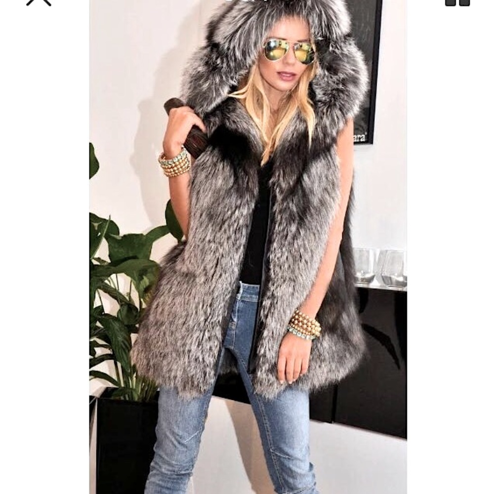 LAFURIA Silver Fox hooded vest. Size M (8-10)